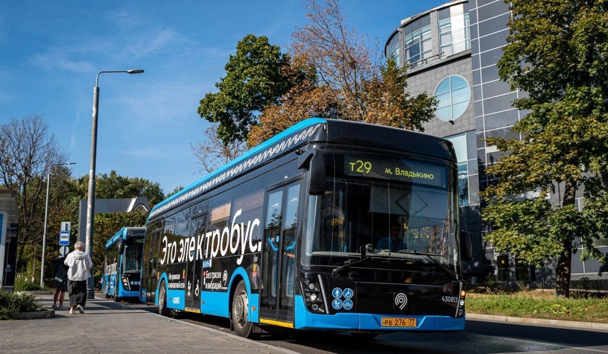 На улицы СВАО и ЮАО выехали 20 новых электробусов