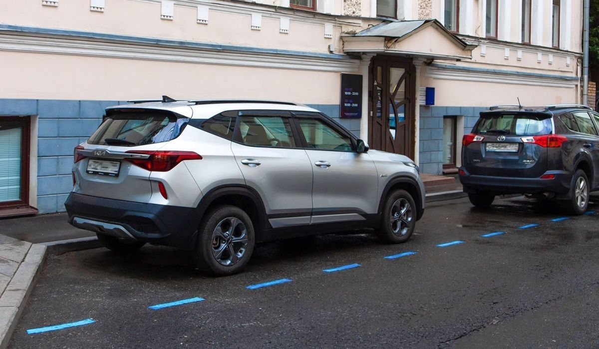 В Москве на дорогах появится синяя дорожная разметка