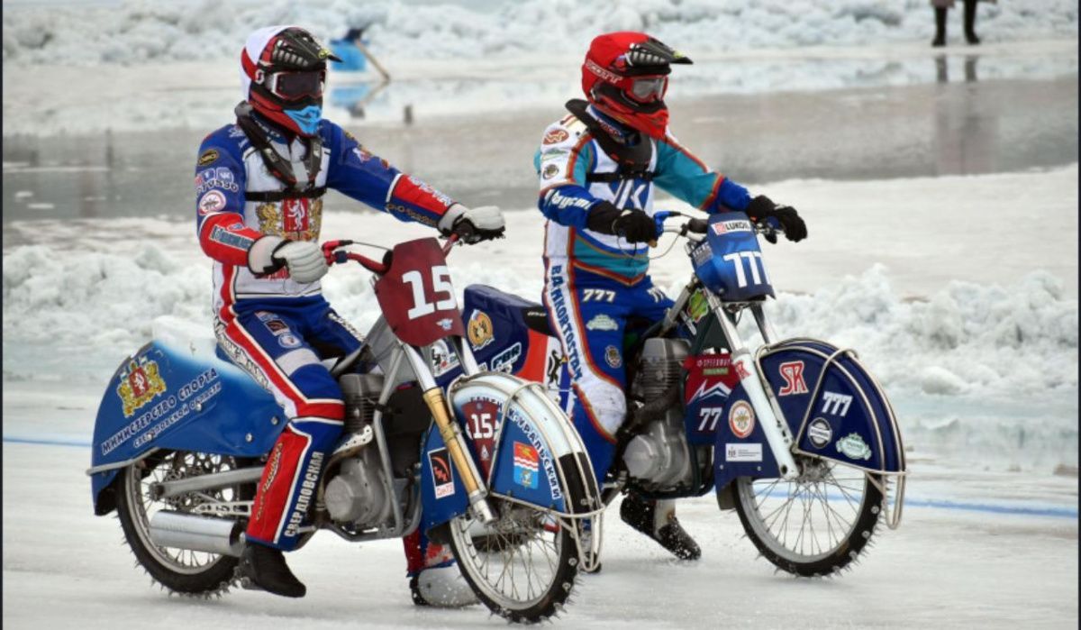 Новосибирские гонщики победили в Кубке России по мотогонкам на льду