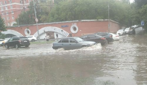 Мэр Новосибирска поручил разобраться с проблемой регулярного подтопления дороги 