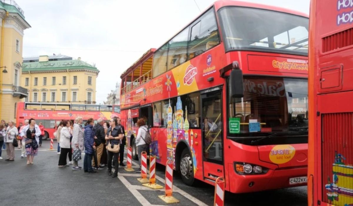 В Петербурге стартовали бесплатные экскурсии во дворцы и усадьбы 