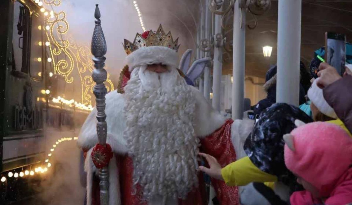 В Петербурге анонсировали даты визита поезда Деда Мороза