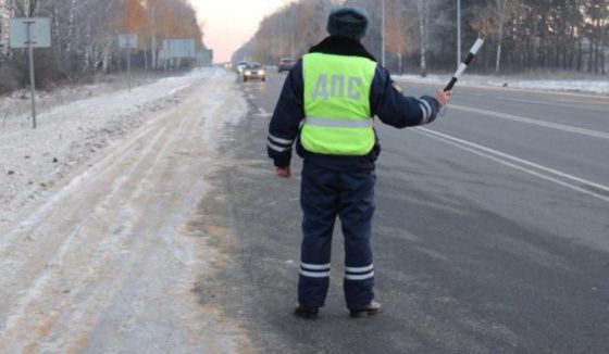 В Новосибирске ГИБДД разыскивает водителя автобуса, который ехал по дворам