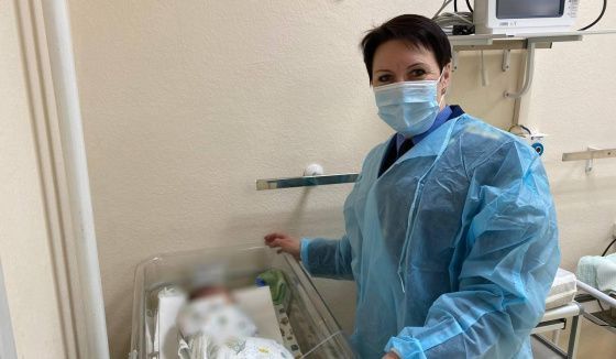 Сотрудники СК России посетили в больнице новорожденного мальчика из Новосибирской области