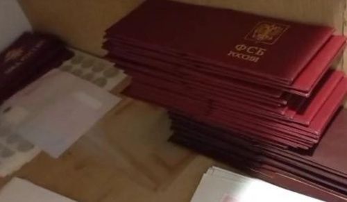 Житель Новосибирска печатал фальшивые удостоверения сотрудников спецслужб