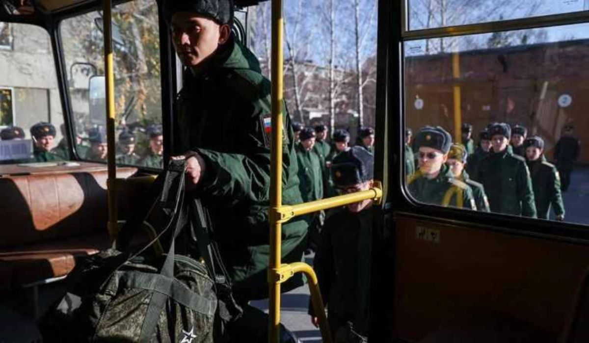 Призывники будут получать электронные повестки с осеннего призыва-2025