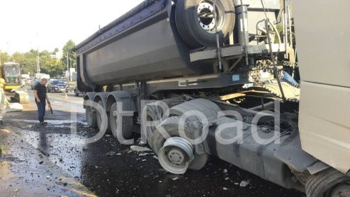 На Волгоградском проспекте в Москве грузовик попал в ДТП