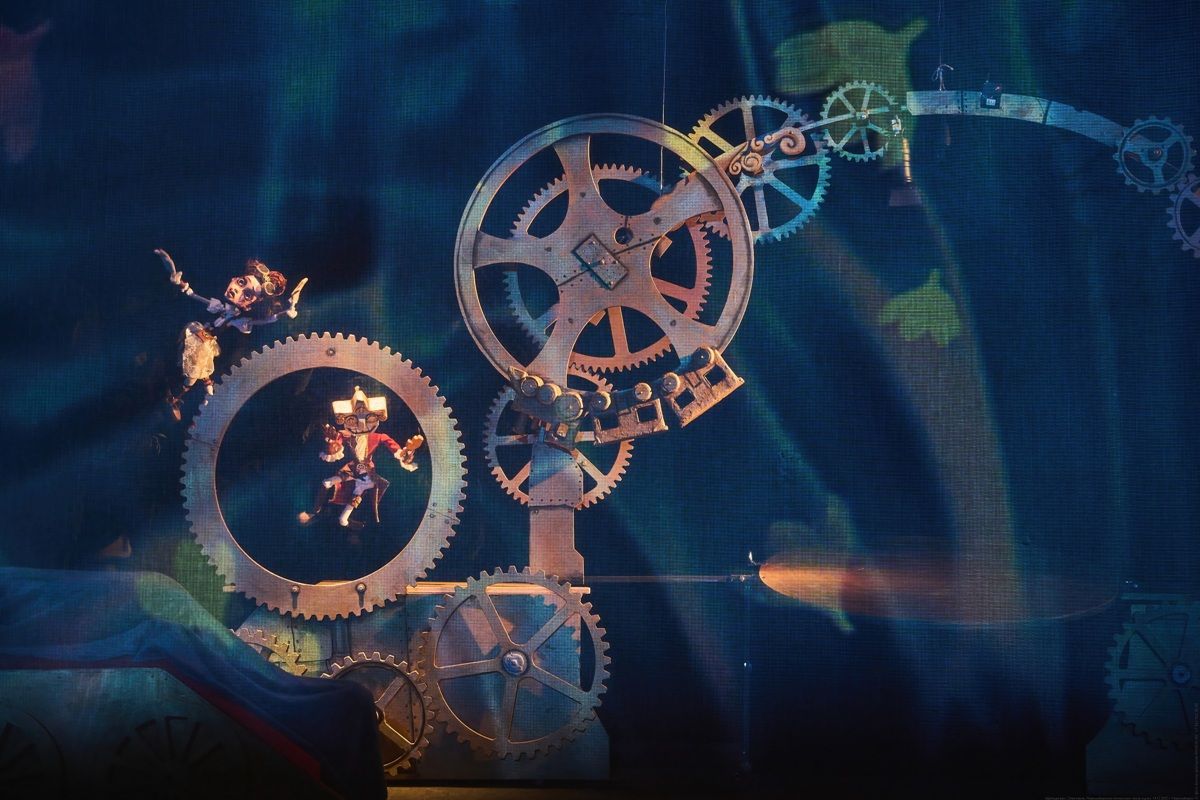 «Щелкунчик  и мышиный король» на сцене Новосибирского театра  кукол