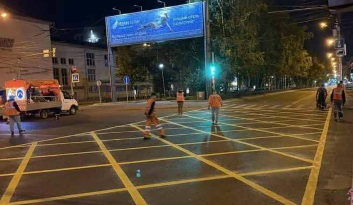 На Красном проспекте Новосибирска появилась «вафельная» разметка