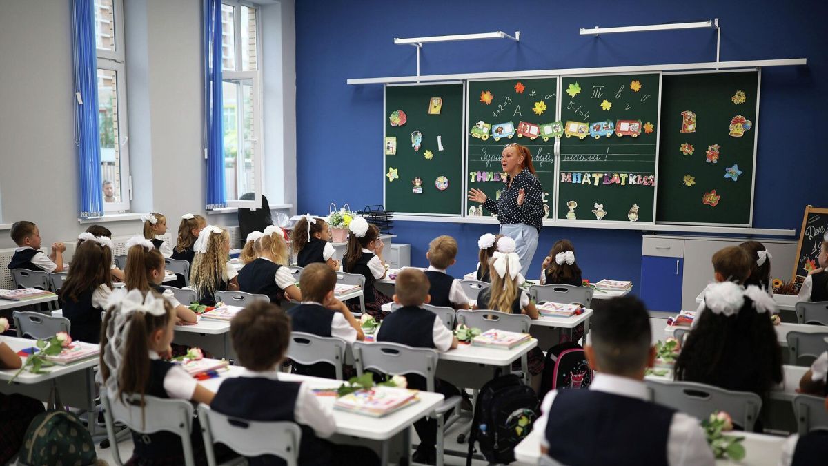 В России прошел первый совет по защите чести и достоинства учителей