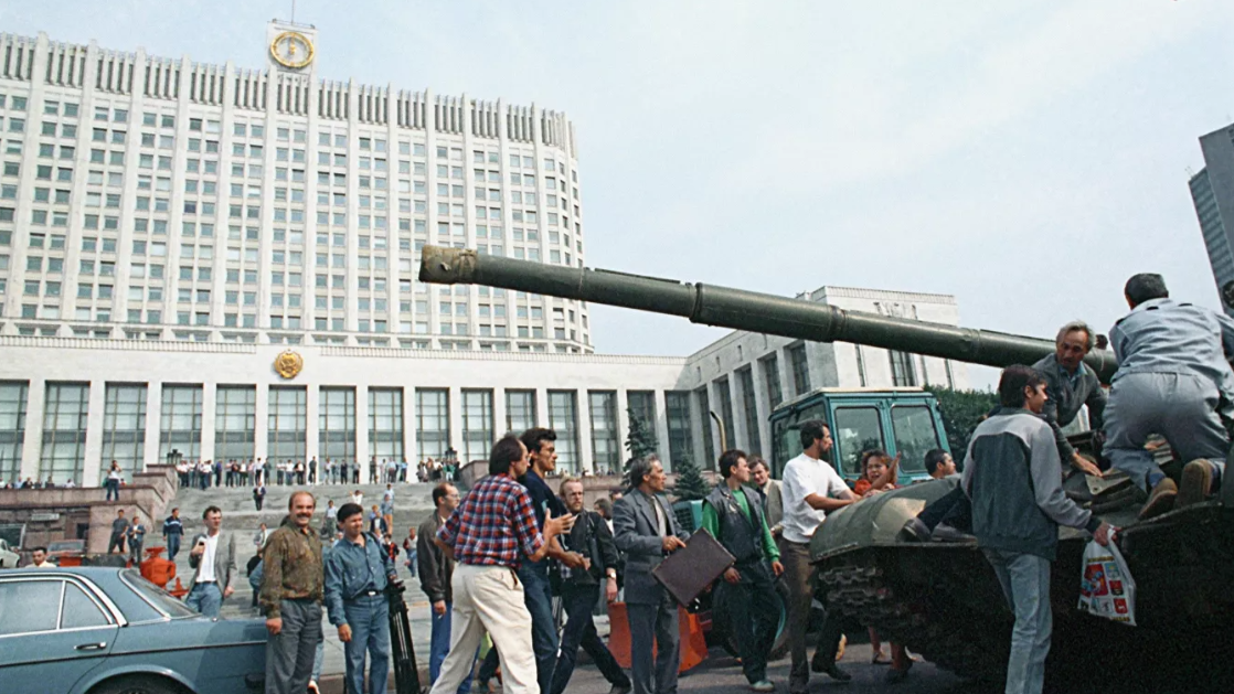 Экс-советник Ельцина рассказал, почему не смогли спасти СССР