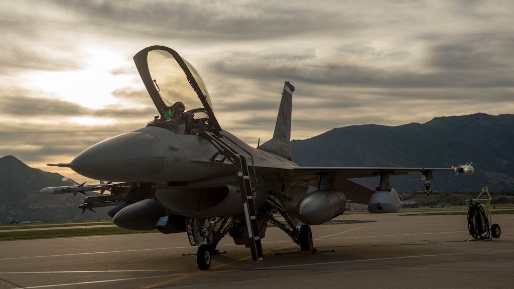 США заморозили поставки оружия Киеву в феврале по приказу Хегсета - Reuters