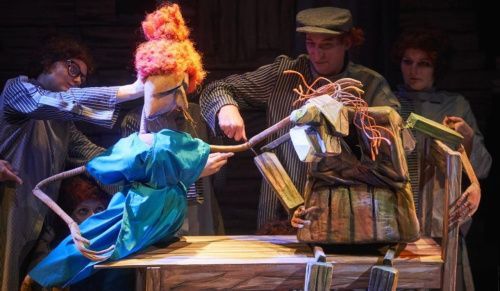 "Королеву красоты из Линейна" представили на сцене новосибирского театра кукол