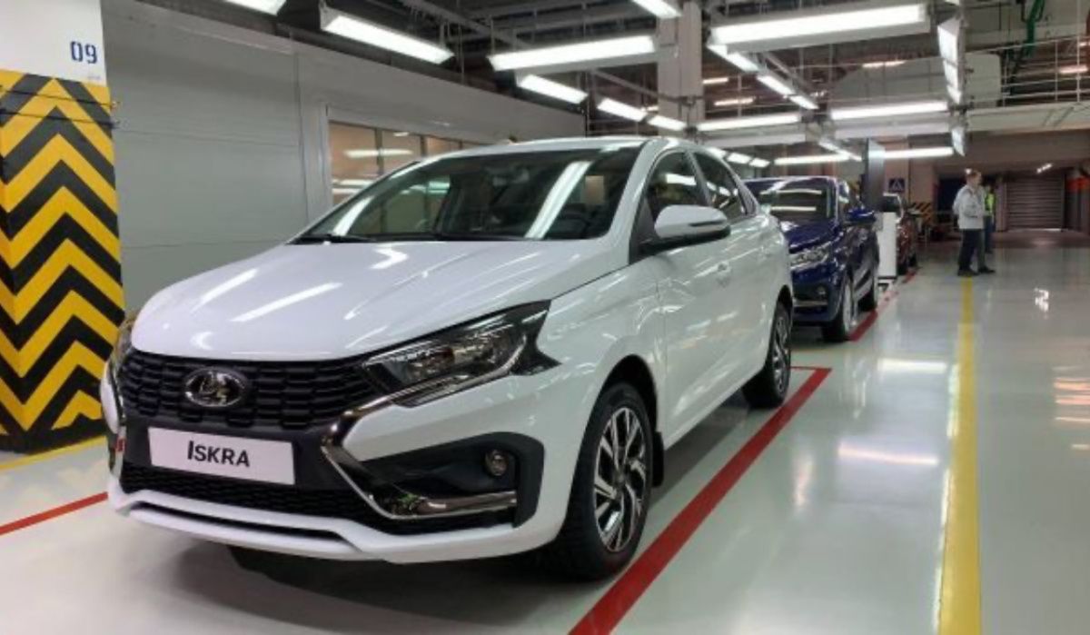 АвтоВАЗ начал выпуск Lada Iskra на новом заводе в Санкт-Петербурге