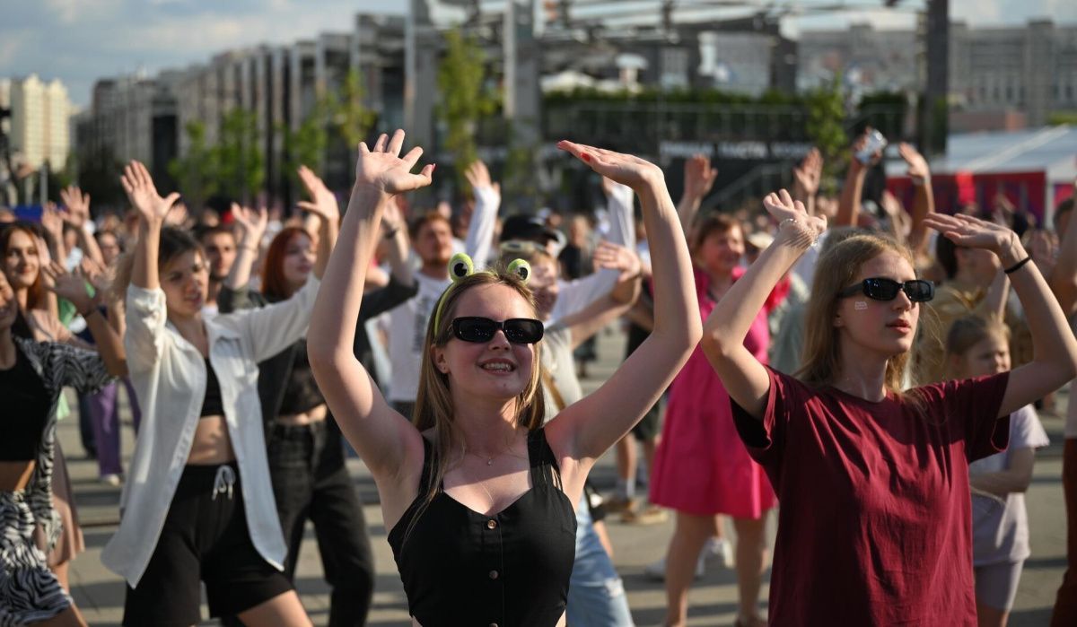 Все меньше молодых россиян стремятся уехать за границу