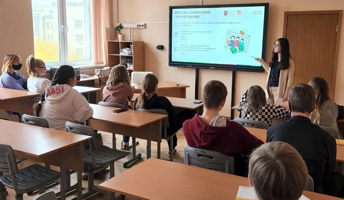 Новосибирским преподавателям повысят зарплату на 15 тысяч рублей 