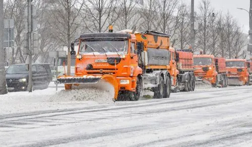 Новосибирские дорожники не справляются с уборкой улиц от снега 
