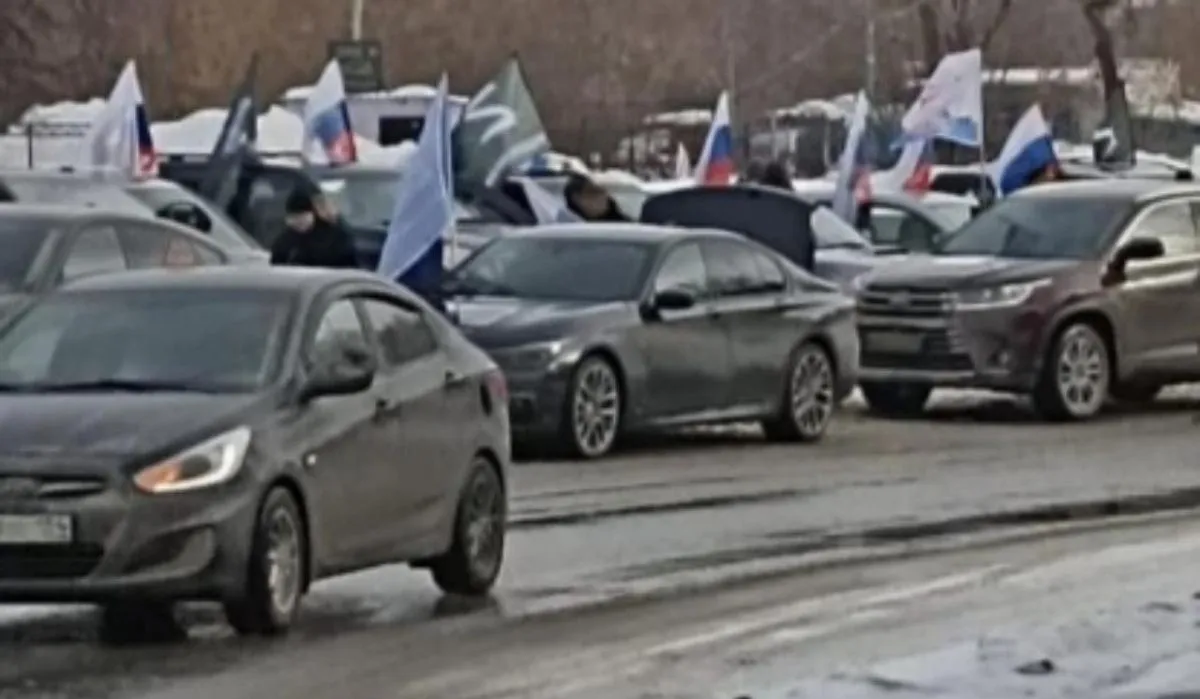 В Новосибирске прошёл автопробег, посвящённый годовщине СВО